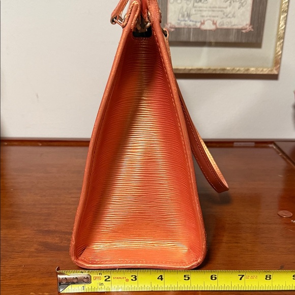 Louis Vuitton Custom Painted Rose Gold Epi Leather Zip Tote Bag - Picture 3 of 16